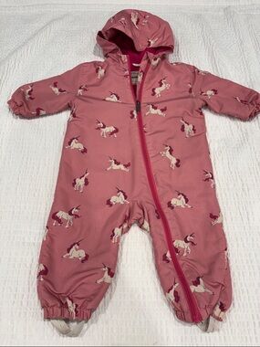 Hatley Pink and Fuchsia Unicorn Rainsuit
Size 12-18 months